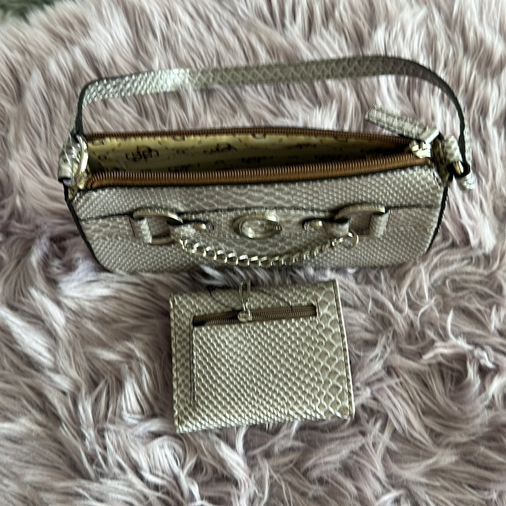 Guess Bag & Wallet - Picture 6 of 14